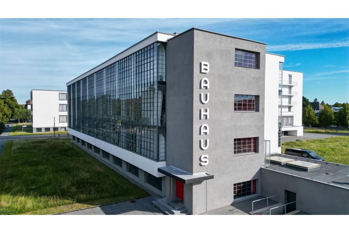1925 zog das Bauhaus von Weimar nach Dessau und erlebte dort seine Blütezeit. Das Gebäude von Walter Gropius gehört zum Welterbe.