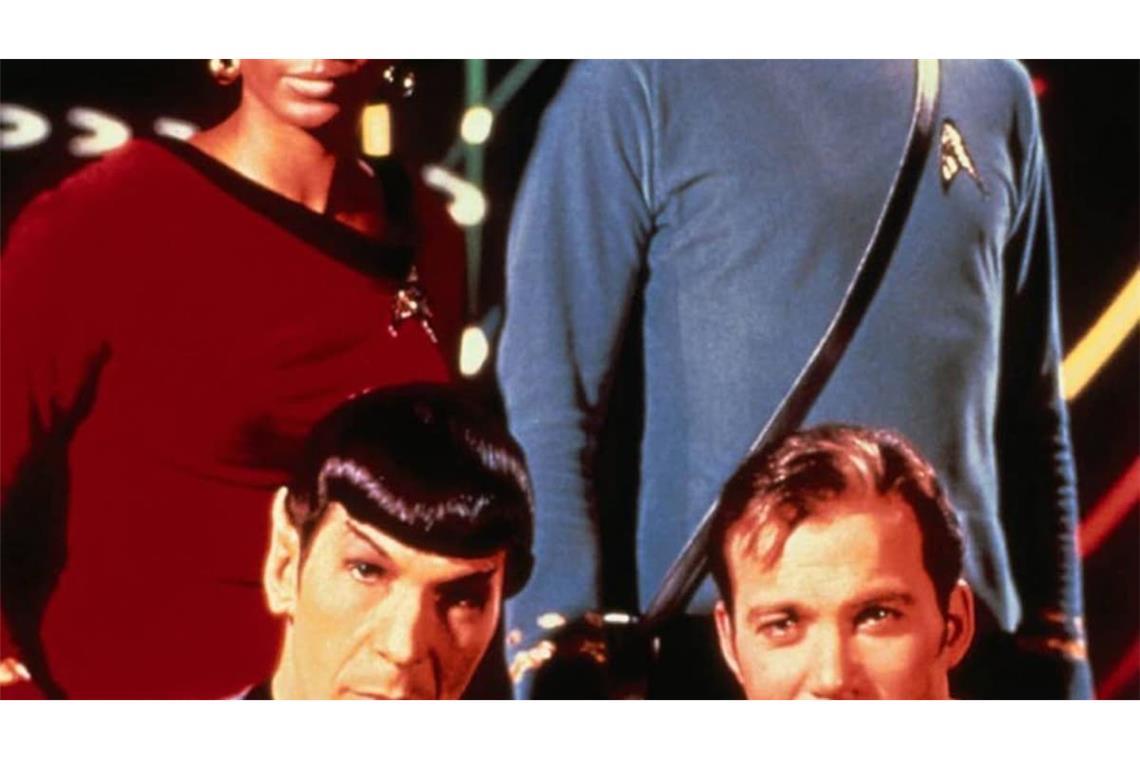 1966: Das waren sie noch taufrisch: Leonard Nimoy (li. u.), Deforest Kelley (re. o.), Nichelle Nichols (li. o.) und William Shatner (re. u.).