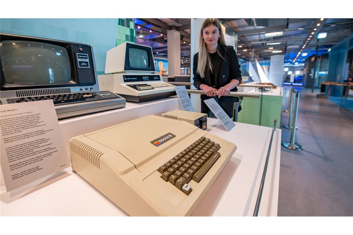 1977: Vom Apple II - dem Meisterstück von Steve Wozniak - wurden über 6 Millionen Exemplare verkauft.