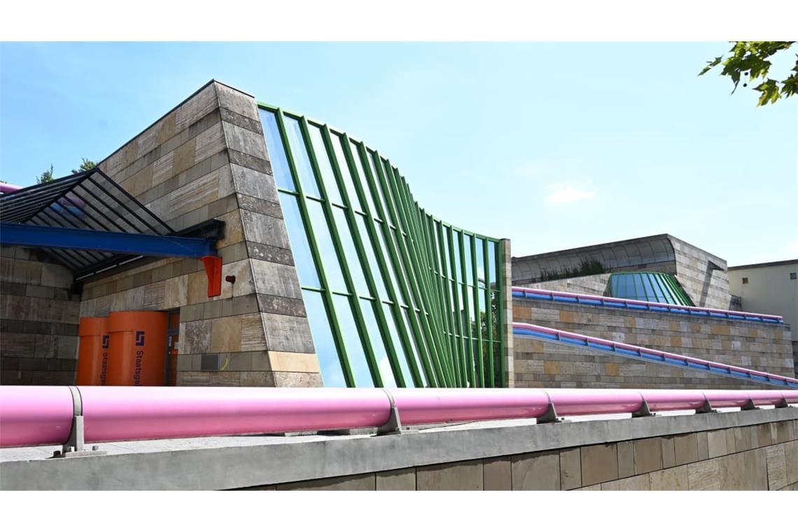 1984 als Neue Staatsgalerie eröffnet, muss auch der Stirlingbau der Staatsgalerie Stuttgart energetisch und technisch umfassend ertüchtigt werden. Nach seiner Sanierung von 2030 an soll das international strahlende Architekturdenkmal 2034 wieder eröffnet werden.