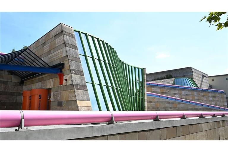 1984 als Neue Staatsgalerie eröffnet, muss auch der Stirlingbau der Staatsgalerie Stuttgart energetisch und technisch umfassend ertüchtigt werden. Nach seiner Sanierung von 2030 an soll das international strahlende Architekturdenkmal 2034 wieder eröffnet werden.