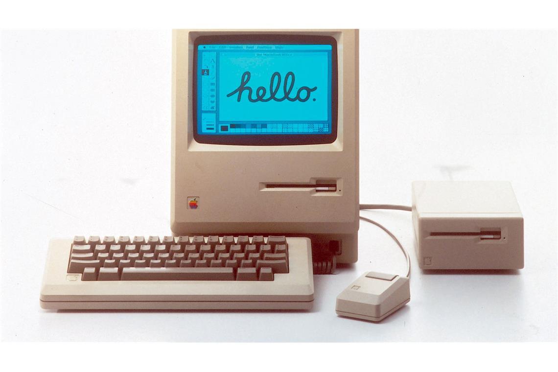 1984: Der erste Apple Macintosh wurde von Apple-Mitbegründer Steve Jobs im Januar 1984 der Öffentlichkeit vorgestellt.