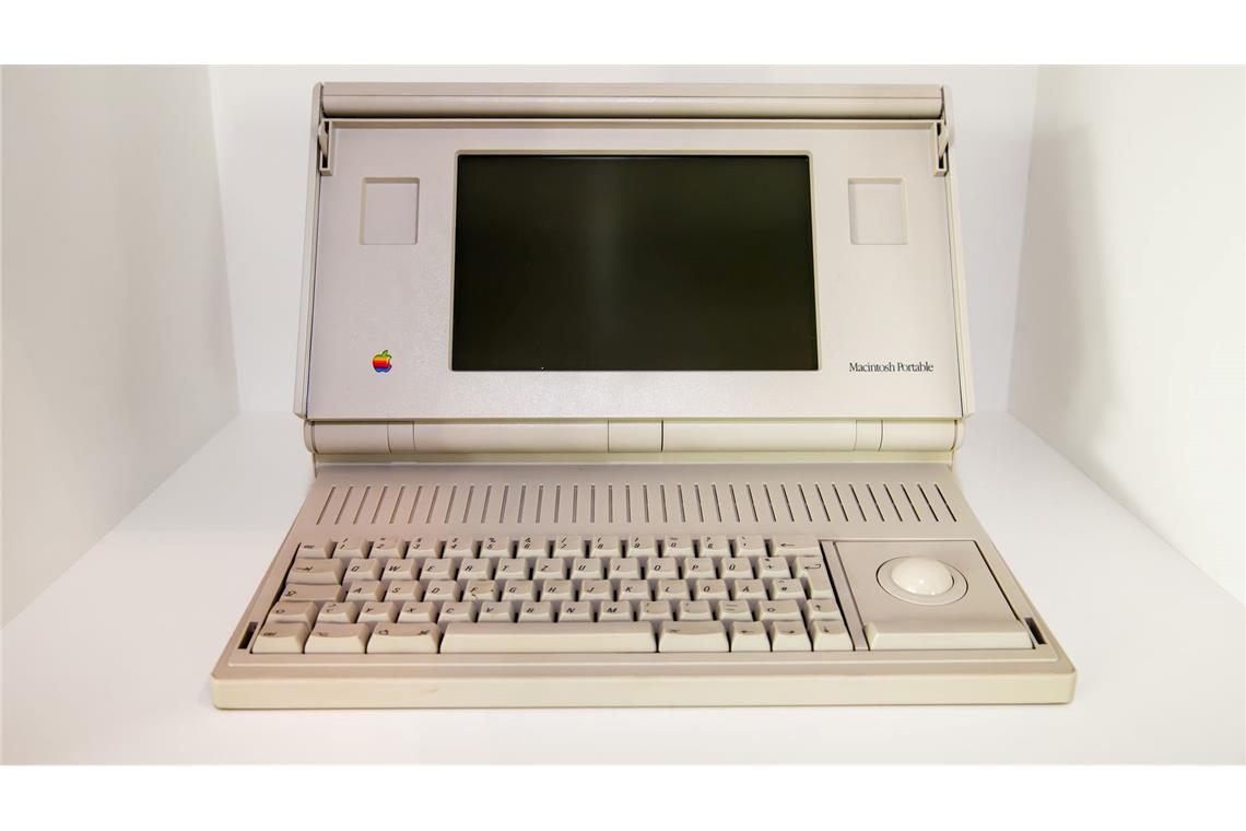1989: Der Macintosh Portable aus dem Jahr 1989 war den meisten Usern zu schwer.