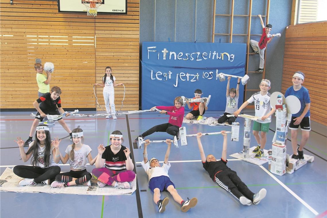 2. Preis: „In unserem Fitnessstudio hält die Zeitung nicht nur das Gehirn fit!“ schreiben die erfolgreichen Viertklässler aus Kleinaspach unter ihr Wettbewerbsfoto. Sie haben ein Zeitungsfitnessstudio gebastelt mit Laufbänder, Springseilen, Hanteln, Ball, Tauziehen, Gymnastikmatte und so weiter. „Die Kinder waren hoch motiviert und kaum noch zu stoppen“, schreibt Lehrerin Damaris Janzen dazu.