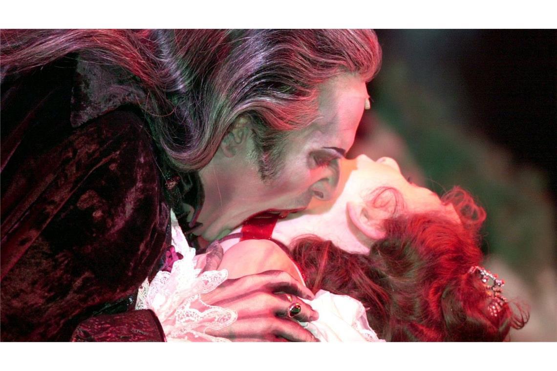 2000: Kevin Tarte als Graf von Krolock und Barbara Köhler als Sarah