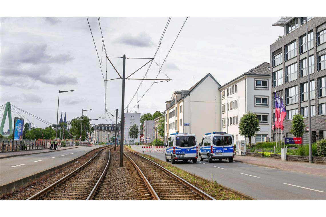 Bomben in Köln nach Groß-Evakuierung entschärft 20.000 Menschen mussten ihre Wohnungen verlassen, Straßen wurden gesperrt, auch der Bahnverkehr über den Rhein kam zum Erliegen.