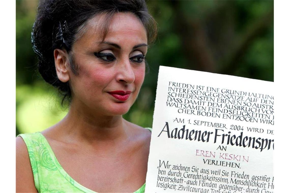 Menschenrechtsanwältin wegen Terrorvorwürfen verurteilt 2004 erhleit Eren Keskin den Aachener Friedenspreises. Foto: Rolf Vennenbernd/dpa