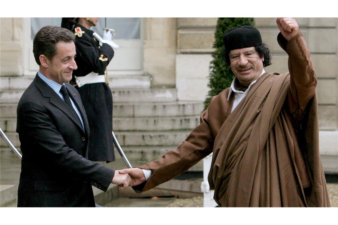 2007: Sarkozy empfängt Al-Gaddafi mit Pomp im Élysée-Palast. (Archivbild)