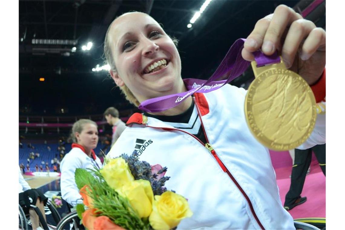 Zeyen: Hochzeit verschoben, Para-Geschichte geschrieben 2012 gewann Annika Zeyen noch im Rollstuhlbasketball die Goldmedaille. Foto: picture alliance / dpa