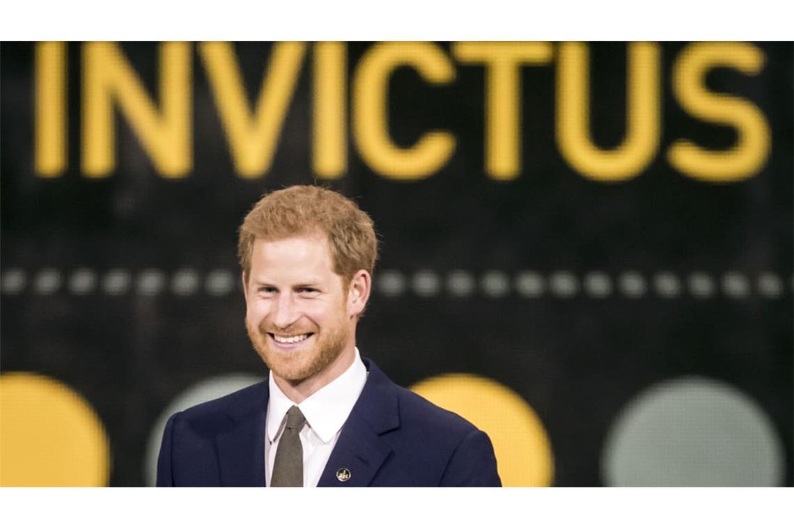 2014 ruft Prinz Harry die "Invictus Games" ins Leben, deren Schirmherr er auch ist. Hierbei treten kriegsversehrte Soldaten in sportlichen Wettkämpfen gegeneinander an.