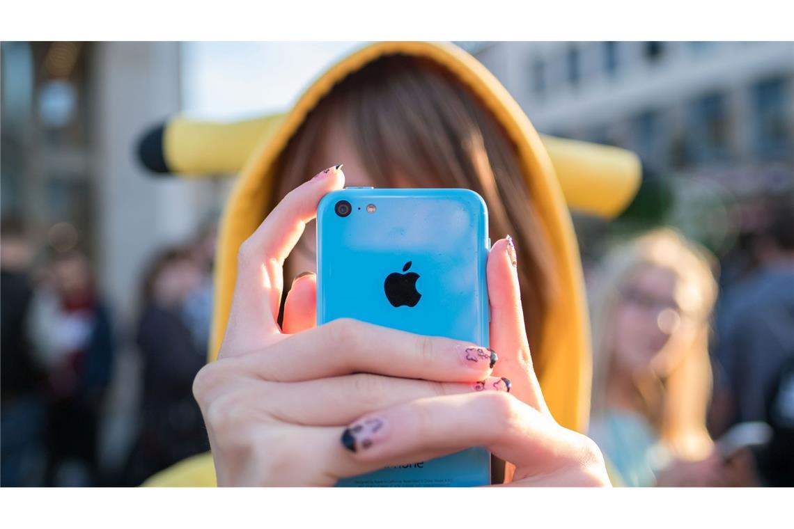 2016 ein großer Hype: Das Smartphone-Spiel "Pokémon Go", bei dem man virtuelle Monster in realer Umgebung fangen konnte. (Archivbild)