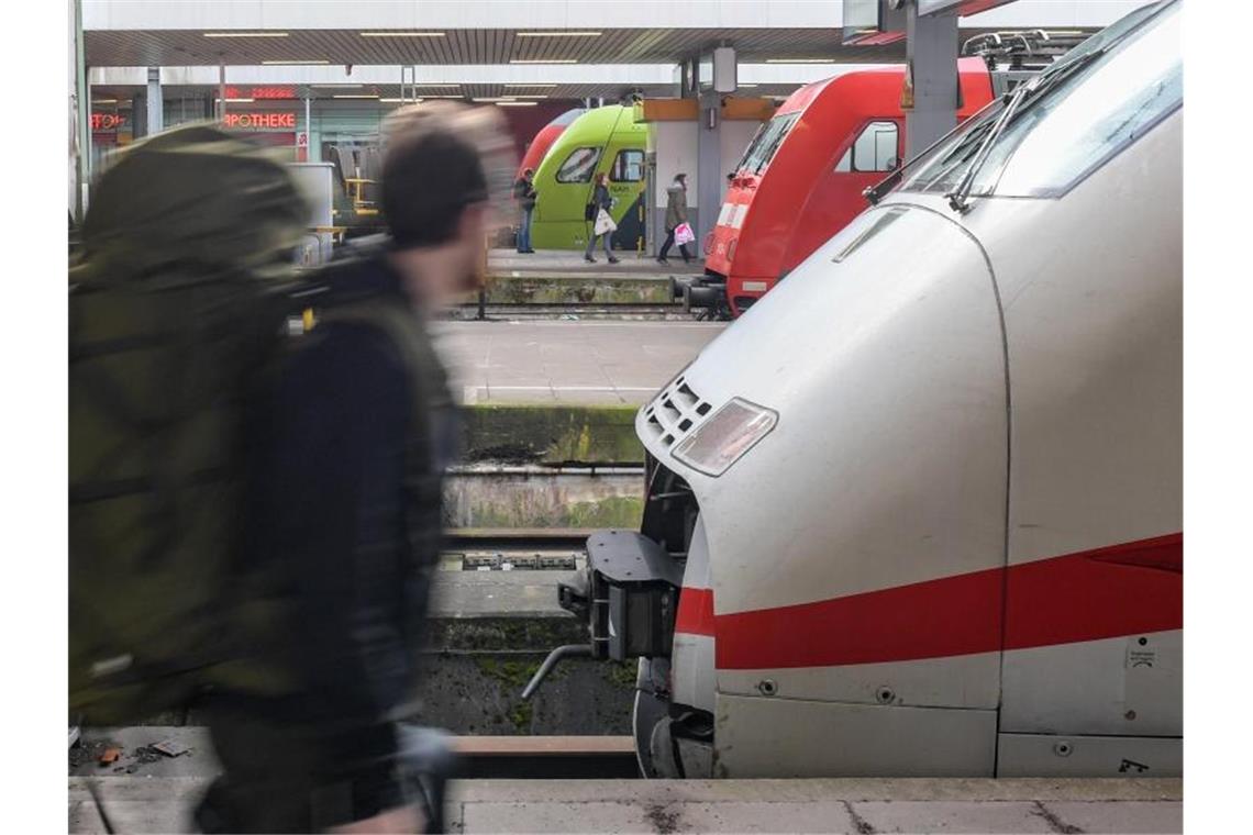 2019 gab es 471.000 Verspätungsminuten bei der Bahn. Foto: Axel Heimken/dpa