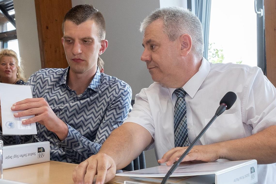 2019 sind Steffen Degler (links) und Michael Malcher – hier bei der konstituierenden Sitzung – für die AfD-Liste in den Backnanger Gemeinderat gewählt worden. Archivfoto: J. Fiedler