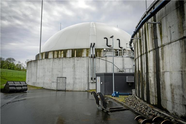 2019 wurde die Anlage in Neuschöntal um den neuen Flüssigdünger- und Biogasspeicher erweitert. Fotos: Alexander Becher