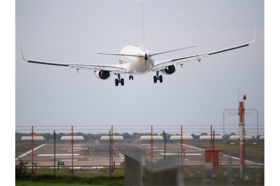 Luftverkehr über Deutschland nur langsam erholt 2020 hat es mit 1,46 Millionen Flugbewegungen den niedrigsten Wert seit der deutschen Wiedervereinigung gegeben. Foto: Julian Stratenschulte/dpa
