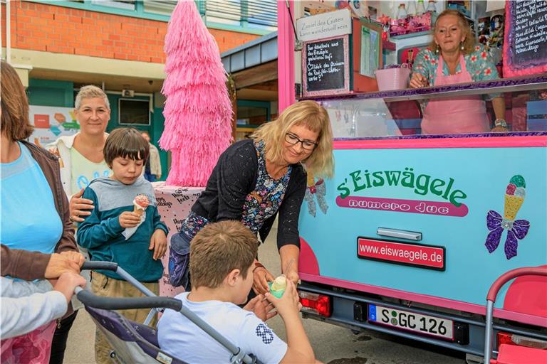 2023 war die Bodelschwinghschule in Murrhardt Spitzenreiter beim Schulradeln und erhielt als Belohnung den Besuch eines Eiswagens. Foto: Stefan Bossow