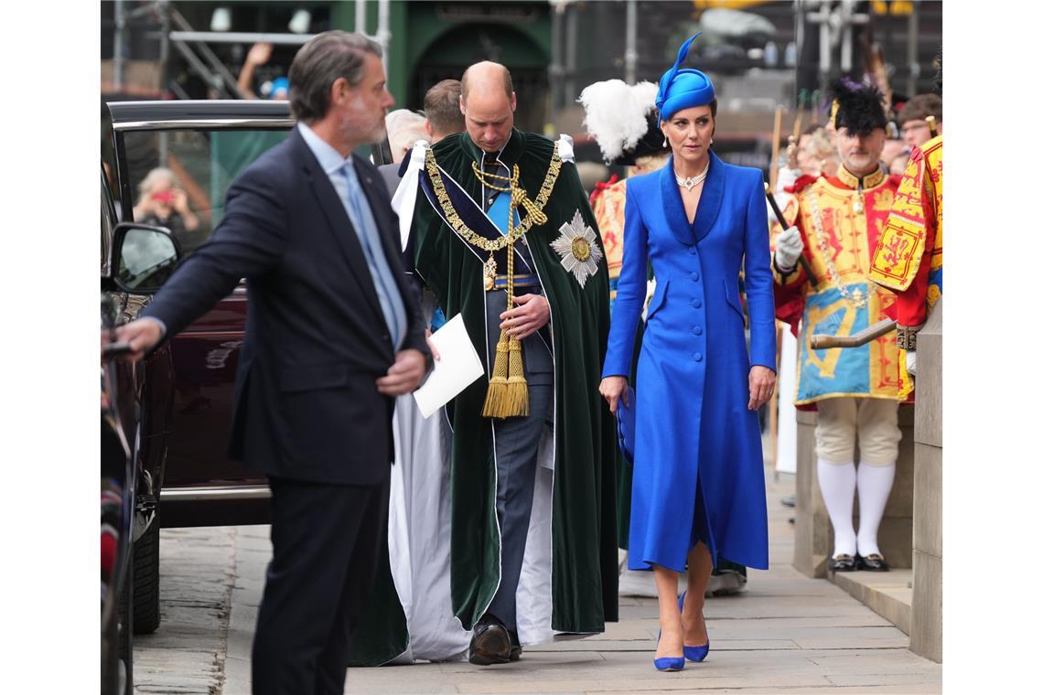 2023: William (l), Prinz von Wales und Kate, Prinzessin von Wales, verlassen St. Giles Cathedral nach dem nationalen Dankes- und Widmungsgottesdienst für König Charles III. und Königin Camilla. Zwei Monate nach der feierlichen Krönung von König Charles III. findet in Schottland eine eigene Veranstaltung zur Krönung des neuen Monarchen statt.