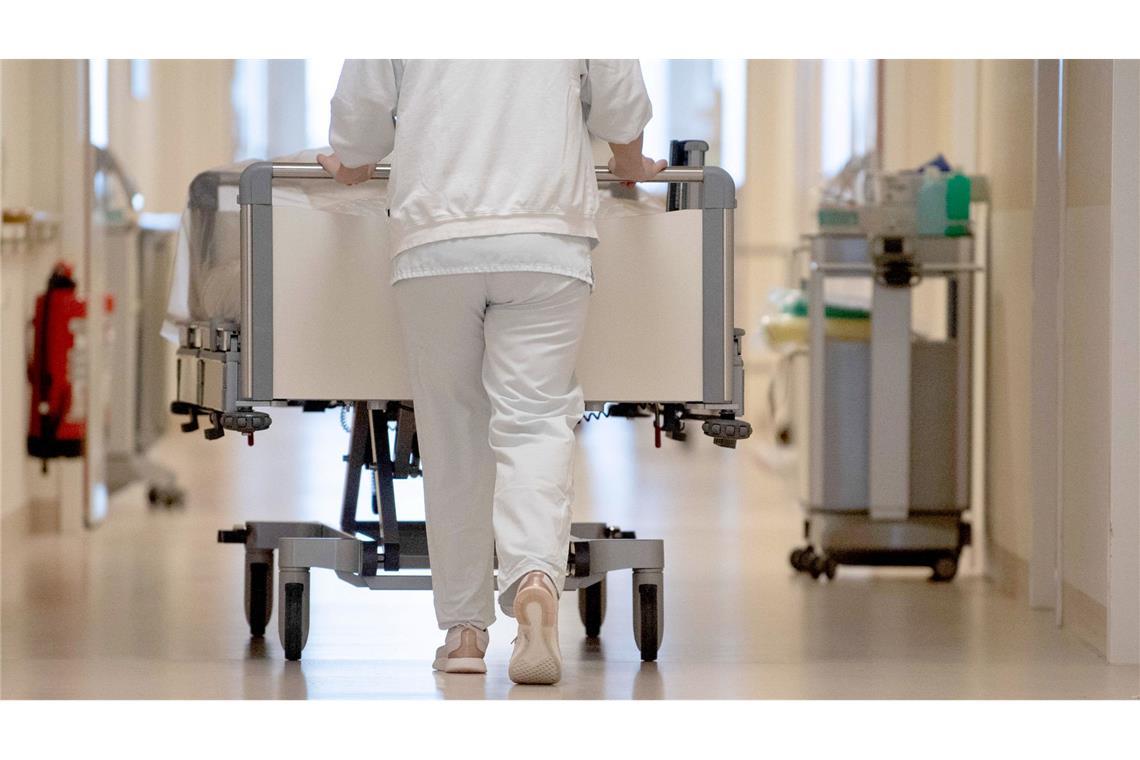 2024 arbeiteten 306.700 ausländische Pflegekräfte in Deuschland. (Symbolbild)