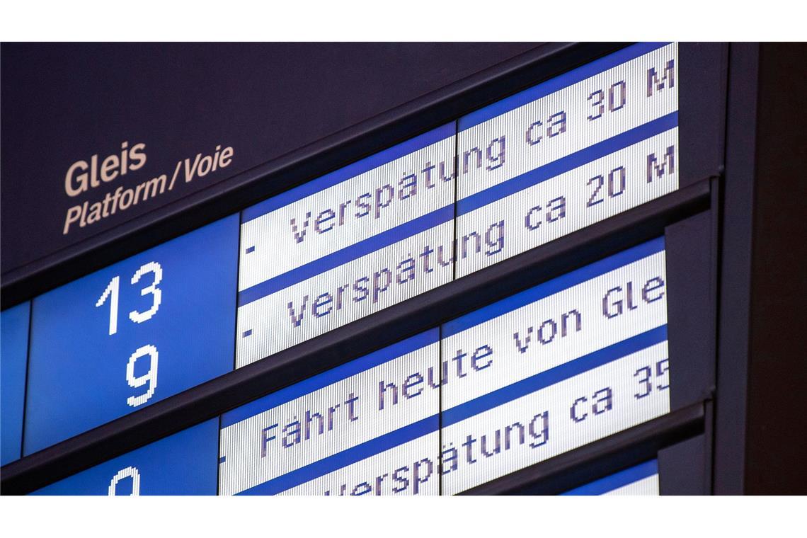 Bahn erneut mit Milliardenverlust 2024 war die Bahn im Fernverkehr so unpünktlich wie nie. (Archivbild)