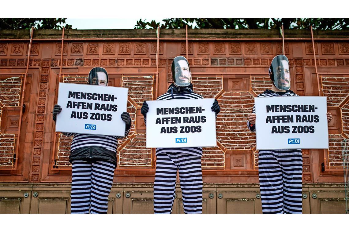 2025 protestierte die Tierschutzorganisation Peta  gegen Affenhaltung in Zoos. Auch die  Tierschutzpartei sieht Zoos generell eher kritisch.