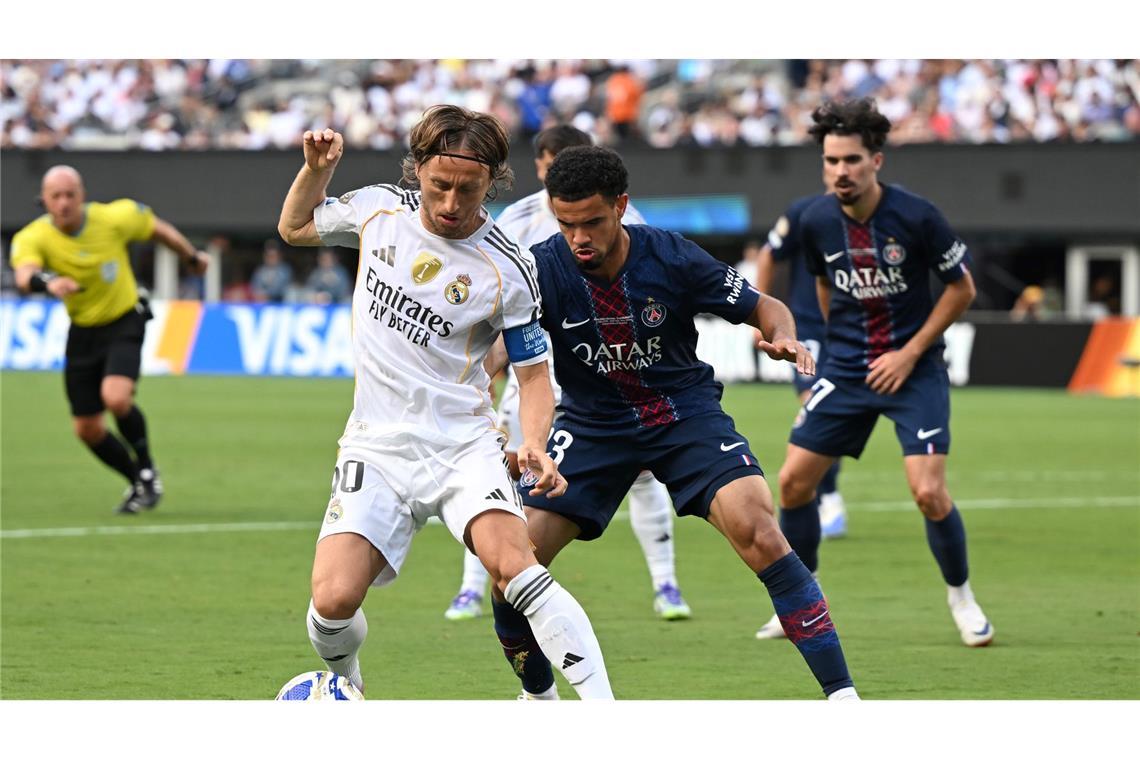 Alonso ruft nach PSG-Lektion "Neustart" bei Real aus 25 bittere Abschiedsminuten mit der Kapitänsbinde: Real-Legende Luca Madrid (vorne).