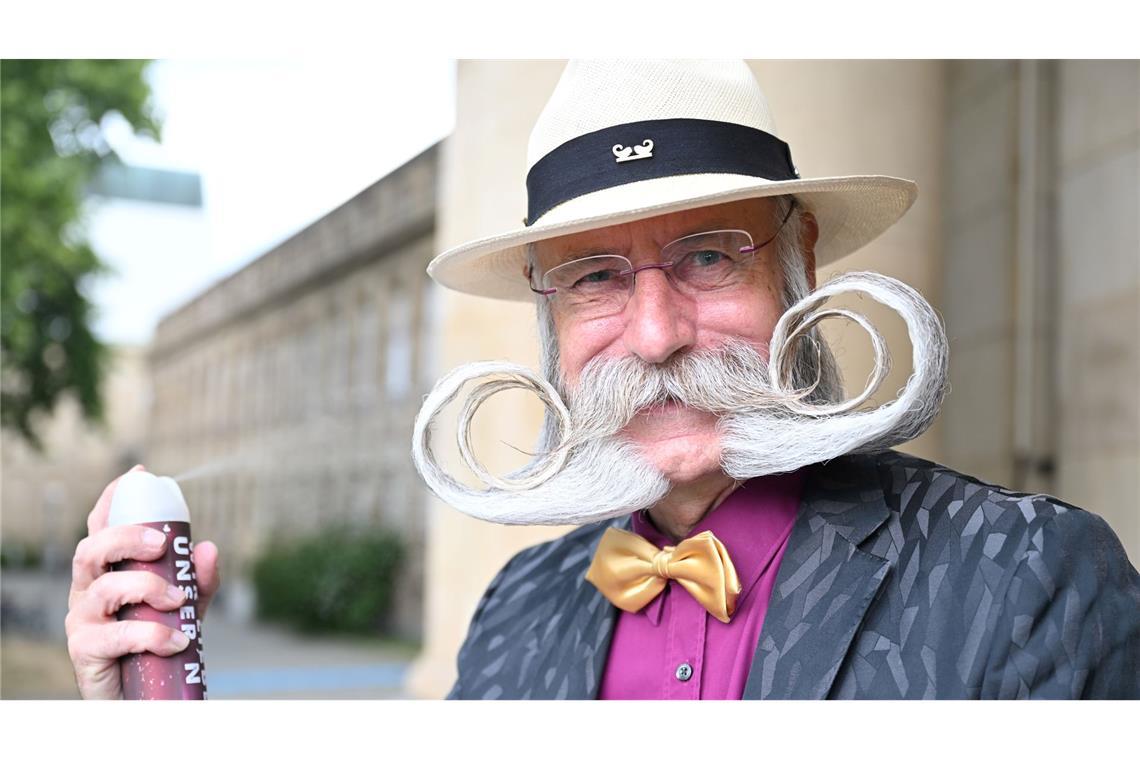 So küsst es sich mit Weltmeister-Bart 30 Minuten am Tag investiert der 68-Jährige in sein Bart-Styling.