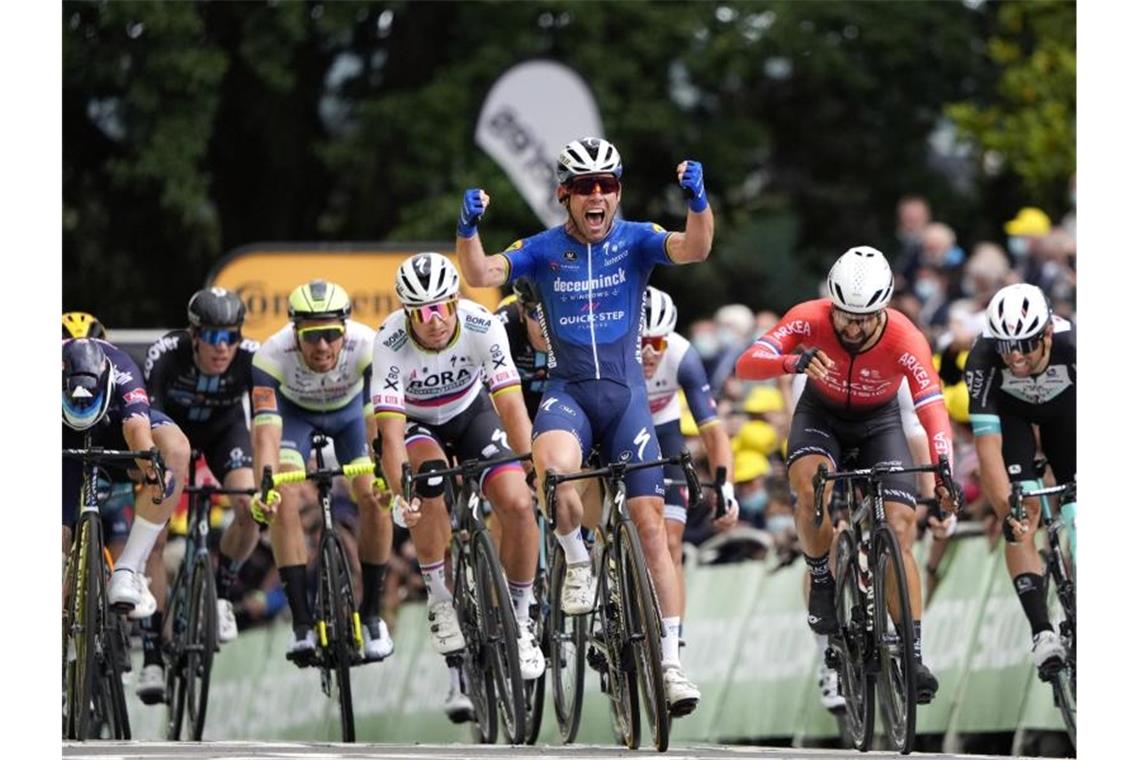 31. Tour-Etappensieg perfekt: Mark Cavendish war in Fougères nicht zu schlagen. Foto: Daniel Cole/AP/dpa