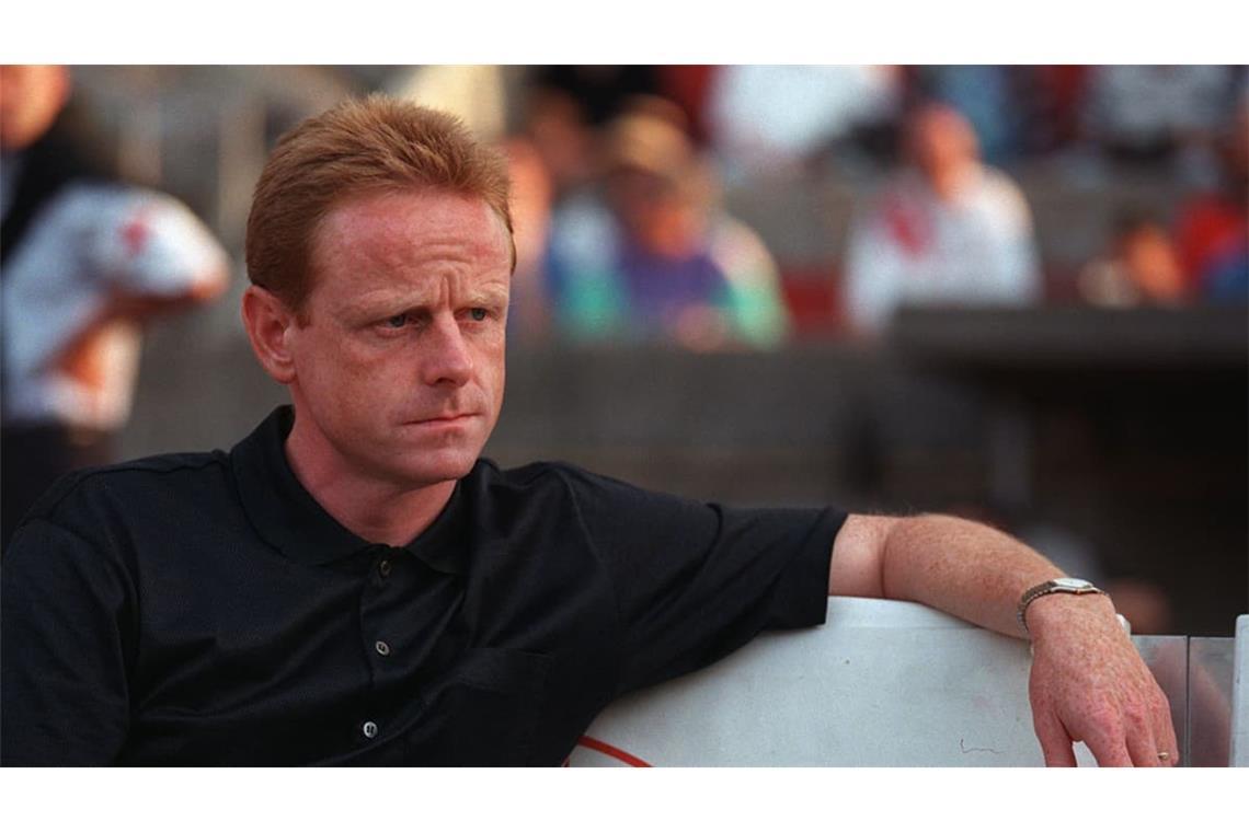 410 Tage lang ist Rolf Fringer Mitte der 1990-er Jahre Cheftrainer des VfB Stuttgart. Joachim Löw ist zunächst sein Co-Trainer, dann sein Nachfolger.