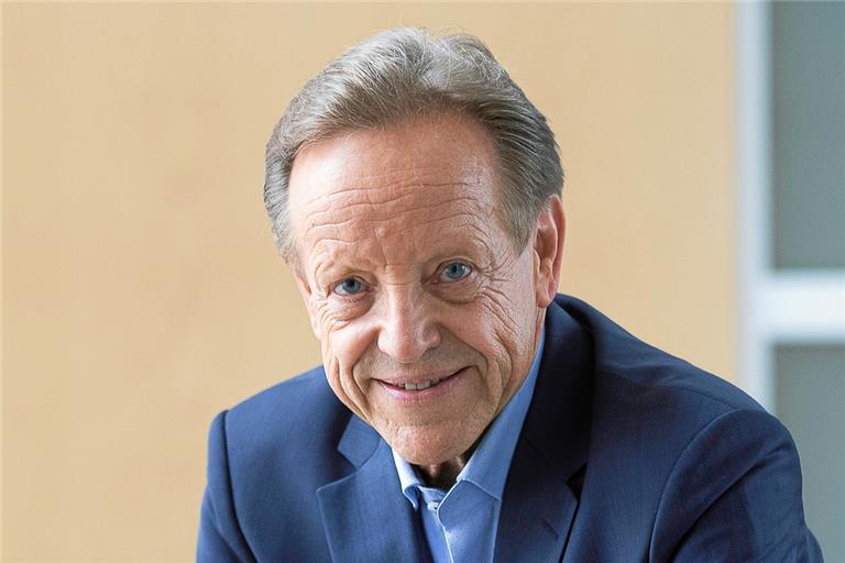 42 Jahre hat Rolf Kirschbaum im Aspacher Rathaus gearbeitet. In dieser Zeit hat er mehr als 600 Paare getraut und an 1260 Gemeinderatssitzungen teilgenommen. Foto: A. Becher