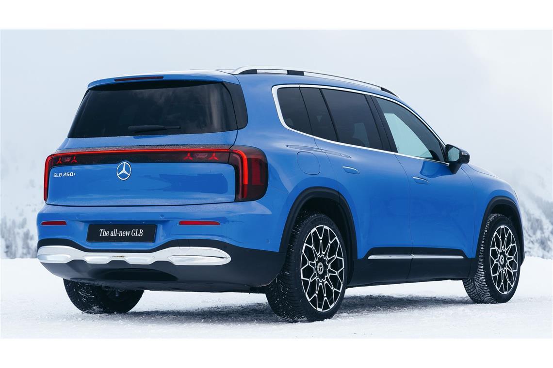 4,7 Meter misst der neue GLB. Damit ist er 10 Zentimeter länger als sein Vorgänger. Verglichen mit dem EQB sind es knapp 5 Zentimeter mehr.