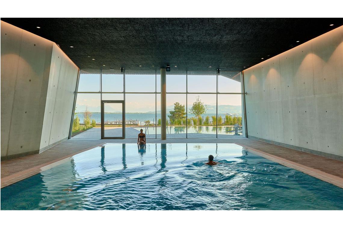 4a Architekten aus Stuttgart haben die Therme Lindau entworfen – für alle, die dort nicht draußen schwimmen mögen und auch nicht im Bodensee.