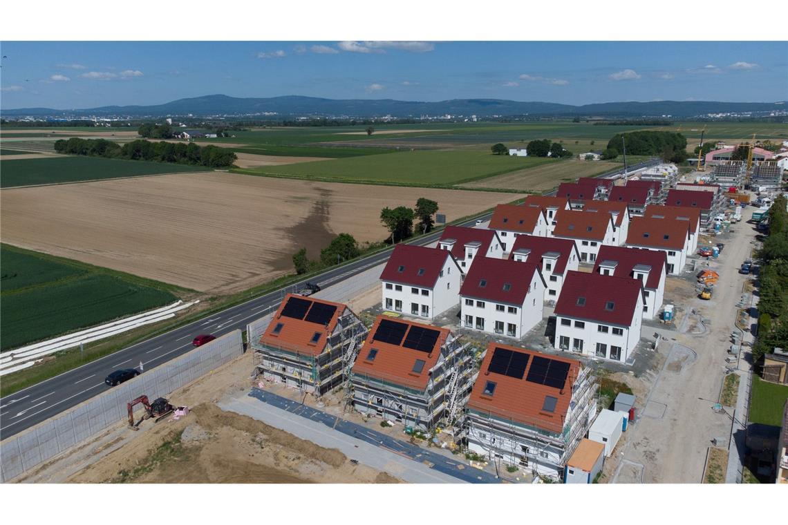 50 Hektar jeden Tag: Siedlung und Verkehr verbrauchen immer noch neue Flächen.