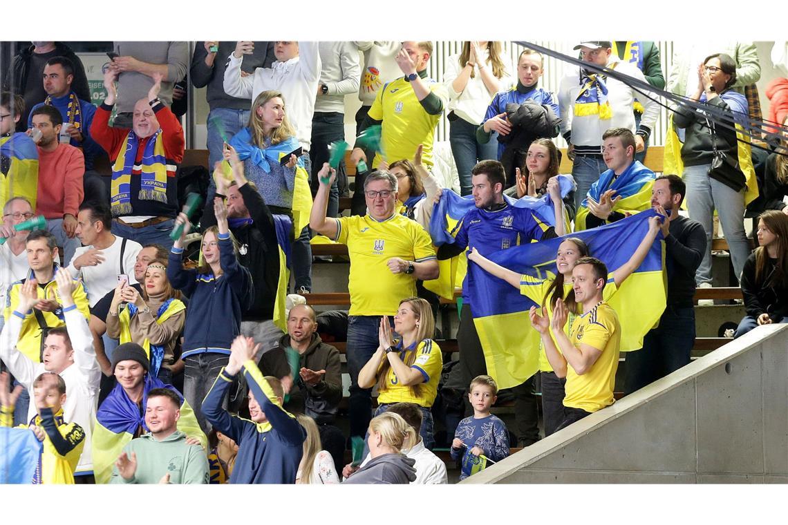 Futsal-Fans feiern deutsches Team trotz Niederlage gegen Ukraine 500 Ukrainer waren unter den 3300 Zuschauern in der ausverkauften EWS-Arena.