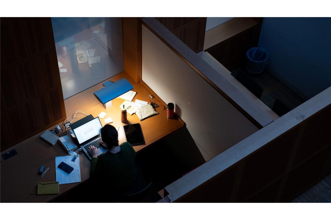 58 Prozent fühlen sich durch Schule, Studium oder den Beruf gestresst. (Symbolbild)