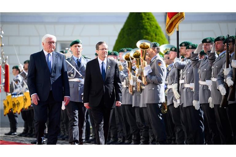 60 Jahre deutsch-israelische Beziehungen - Israels Präsident Herzog wird in Berlin begrüßt.