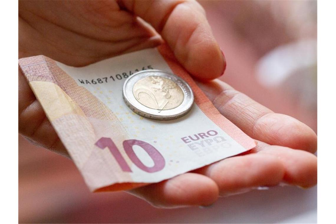 Bundeskabinett beschließt Mindestlohnerhöhung auf 12 Euro 6,2 Millionen Arbeitnehmerinnen und Arbeitnehmer erhalten laut Gesetzentwurf zurzeit einen Stundenlohn unter 12 Euro. Foto: Fernando Gutierrez-Juarez/dpa-Zentralbild/dpa