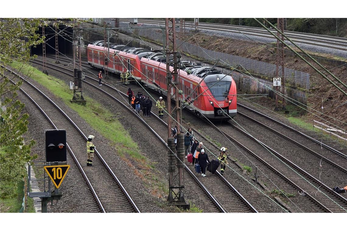 65 Fahrgäste mussten evakuiert werden.
