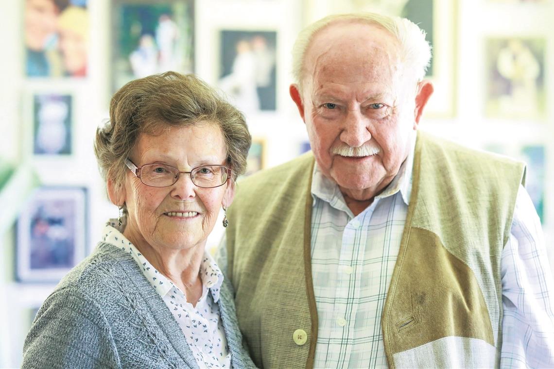 Zufrieden und dankbar beim Blick zurück 65 Jahre gemeinsamer Lebensweg: Ottilie und Rupert Fechter. Foto: A. Becher