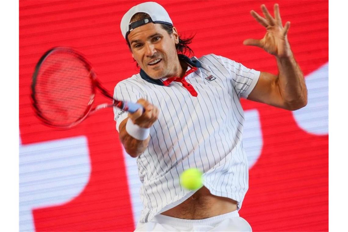 Haas und Petkovic verpassen Finale in Berlin 6:7, 3:6 gegen Dominic Thiem: Tommy Haas hat das Finale in Berlin verpasst. Foto: Andreas Gora/dpa