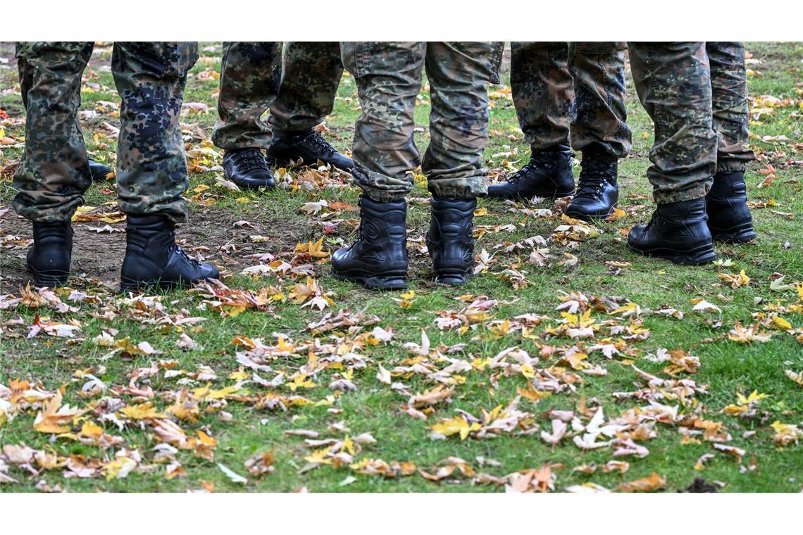 700.000 Frauen und Männer ab dem Geburtsjahrgang 2008 erhalten in diesen Tagen einen Fragebogen. (Archivbild)