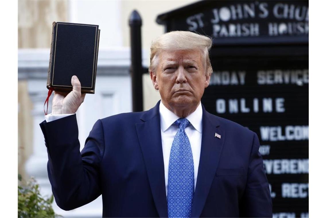 Studie: Acht von zehn Deutsche sehen Trump als Spalter 80 Prozent der Deutschen sehen US-Präsident Donald Trump als Spalter. Foto: Patrick Semansky/AP/dpa