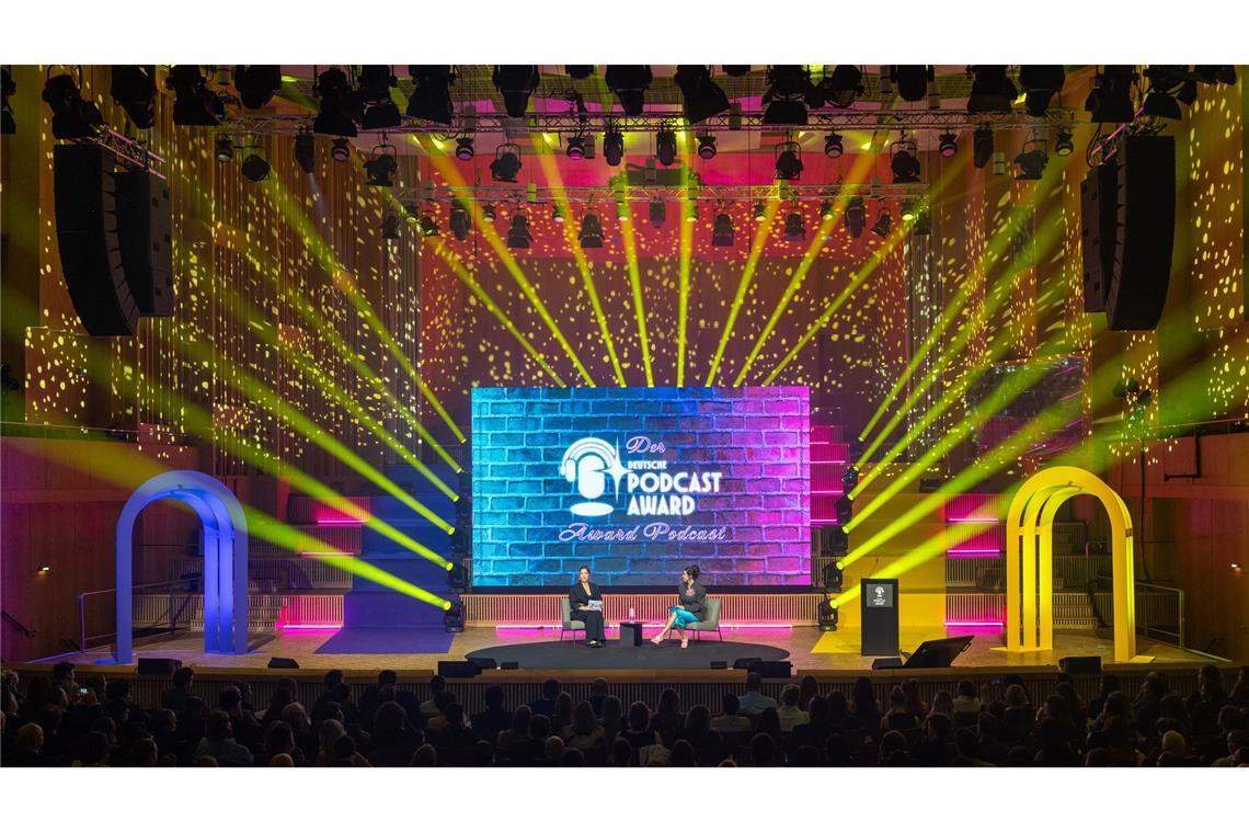 800 Gäste feierten in Berlin den ersten Deutschen Podcast Award.