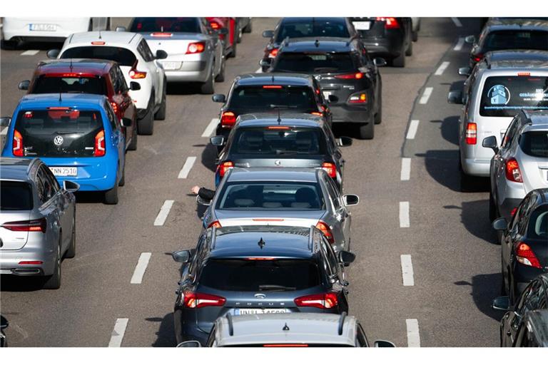 895 000 Kilometer Stau wurden 2024 auf den Autobahnen gezählt.895.000 Kilometer wurden vergangenes Jahr auf den Autobahnen gezählt.