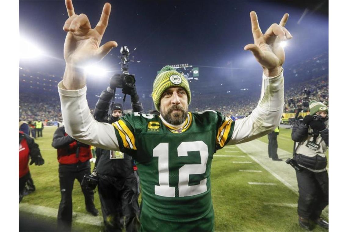 NFL: Große Show von Mahomes - Feuerwerk-Reserve aufgebraucht Aaron Rodgers, Quarterback der Green Bay Packers, ist mit seinem Team ins Halbfinale der NFL eingezogen. Foto: Mike Roemer/FR155603 AP/dpa