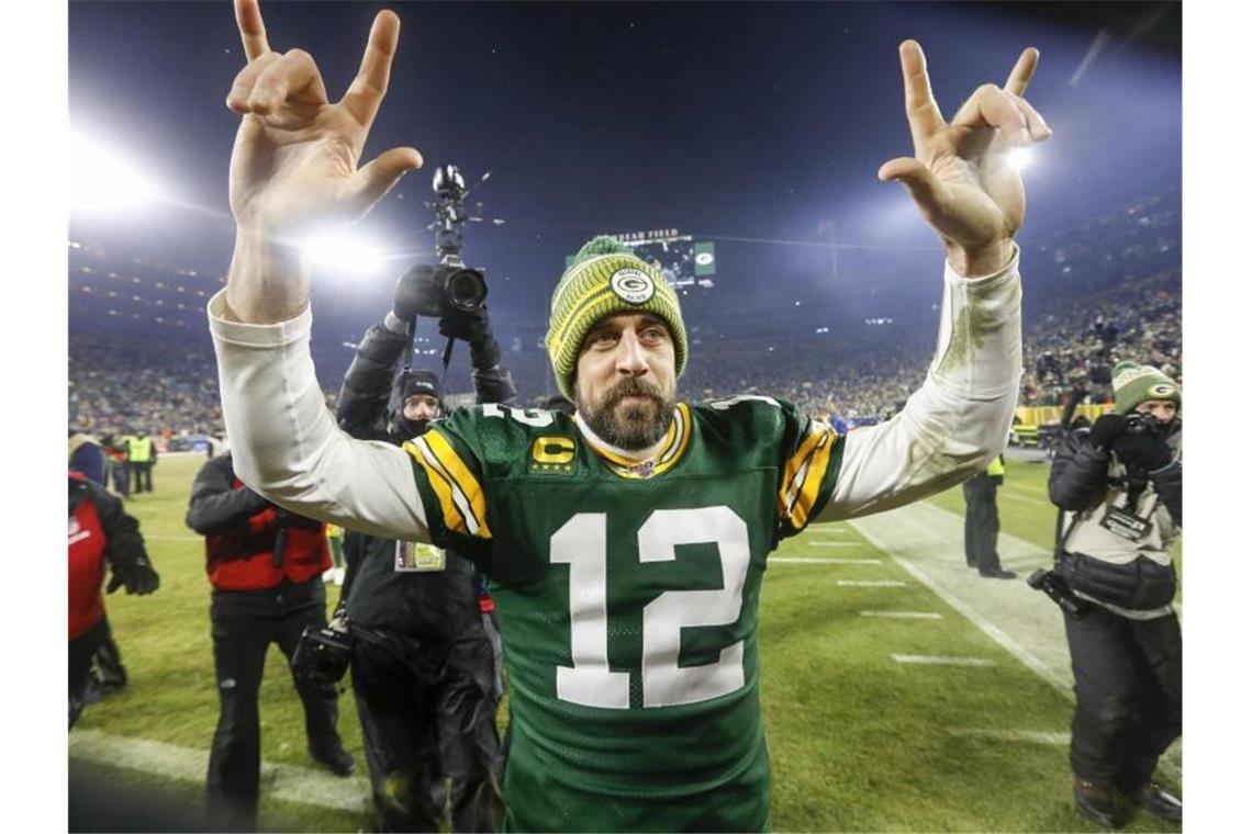 Aaron Rodgers, Quarterback der Green Bay Packers, ist mit seinem Team ins Halbfinale der NFL eingezogen. Foto: Mike Roemer/FR155603 AP/dpa