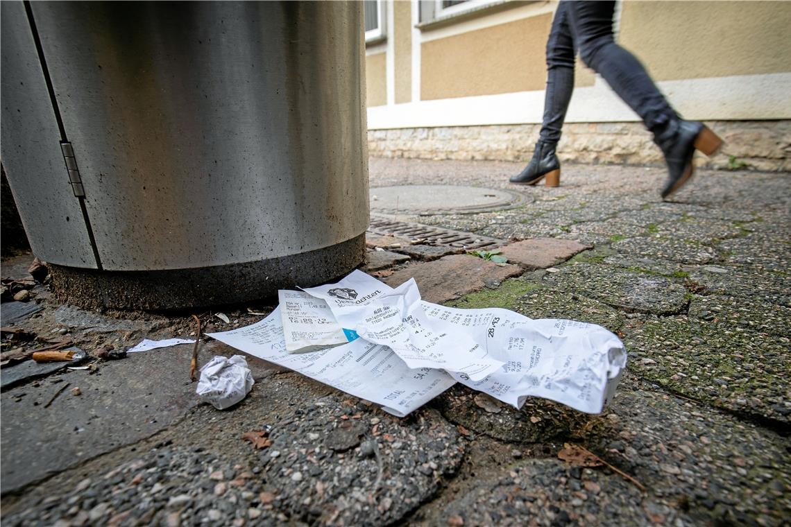 Ein Kassenzettel für jede Brezel Ab 2020 gilt das neue Kassengesetz. Demnach müssen bei jedem Einkauf Kassenzettel an die Kunden ausgegeben werden. Für die Umwelt könnte das zu einer Belastung werden. Foto: A. Becher