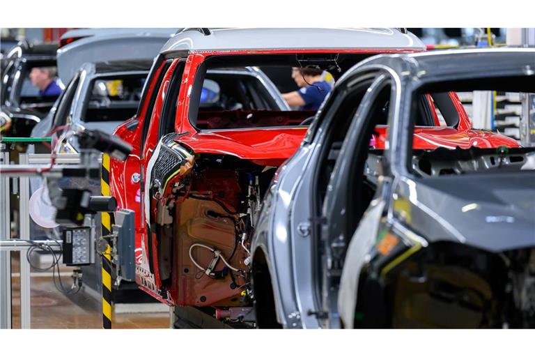 Ab 2035 sollen in der EU keine neuen Autos mit Benzin- oder Dieselmotor mehr zugelassen werden dürfen. (Symbolbild)