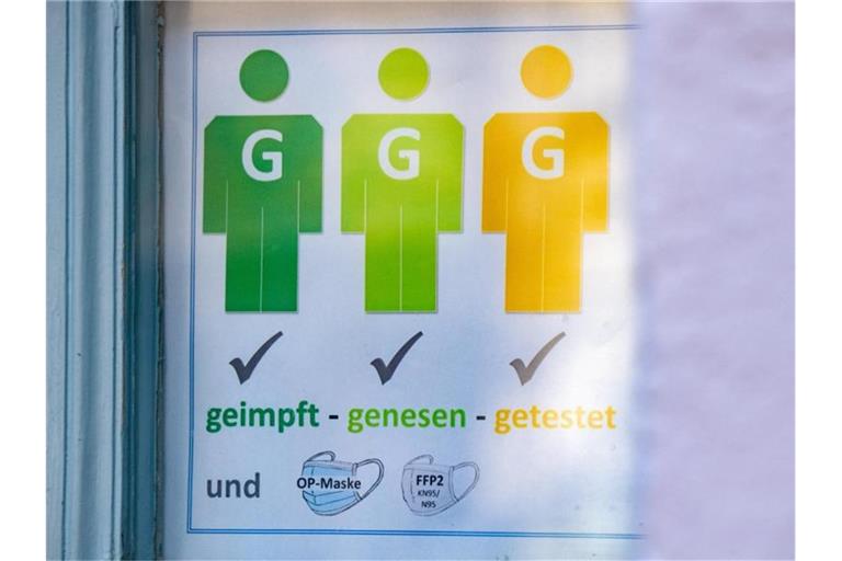 Ab 4. März wird aus der 2G-plus-Regel dann 3G. Foto: Bernd Wüstneck/dpa