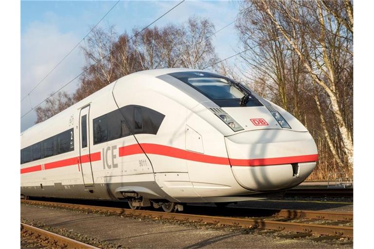 Ab Anfang August sollen mit dem Modell ICE4 erstmals Geschwindigkeiten von bis zu 265 Kilometern pro Stunde erreicht werden können. Foto: Daniel Bockwoldt/dpa