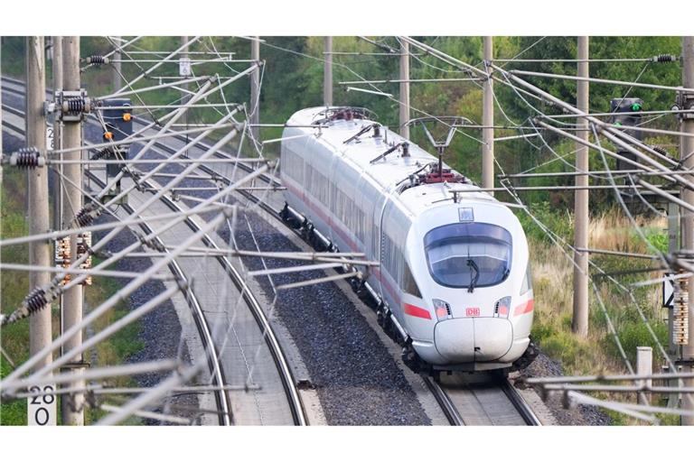 Ab Anfang Oktober wird die Strecke zwischen Lehrte und Berlin umfangreich saniert. Das betrifft vor allem den Fernverkehr zwischen Berlin und Hannover und weiter nach Nordrhein-Westfalen. (Symbolbild)